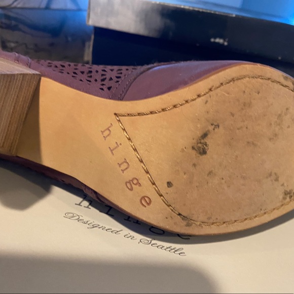 Hinge ( designed in seattle) berry bootie size 7 M - Picture 6 of 6